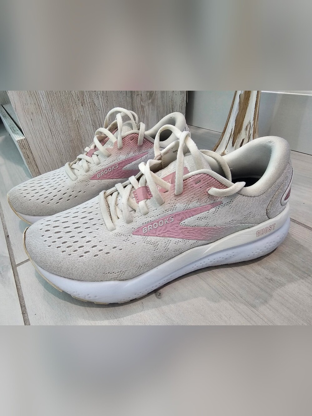 Brooks Ghost 16 Women's Cream & Pink Running Shoes Size 8.5